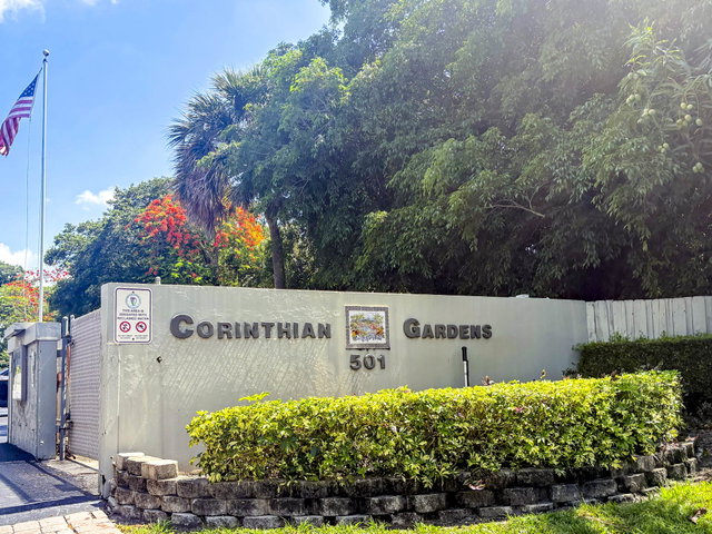 Corinthian Gardens Condo photo 3